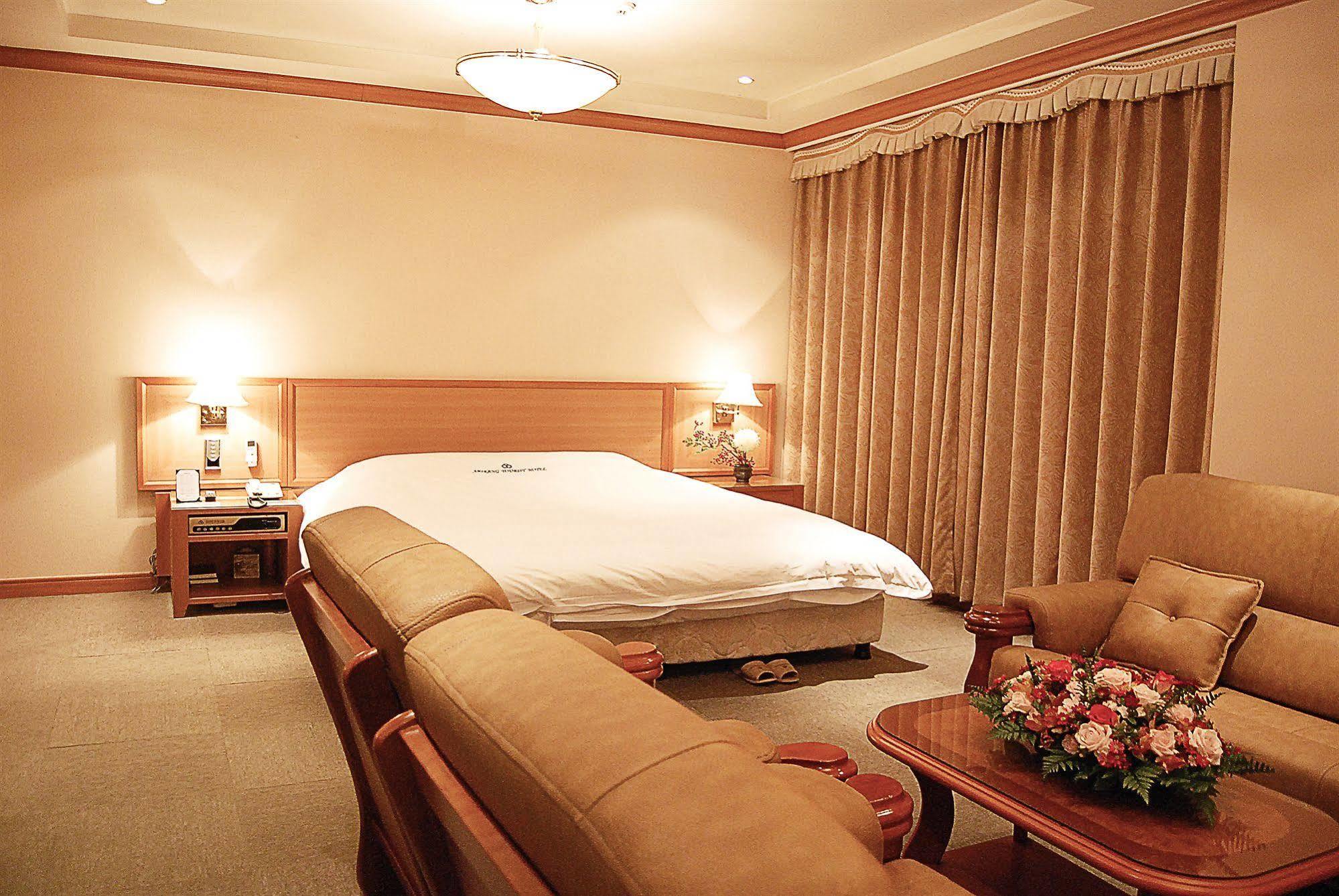 Arirang Tourist Hotel Changwon Extérieur photo