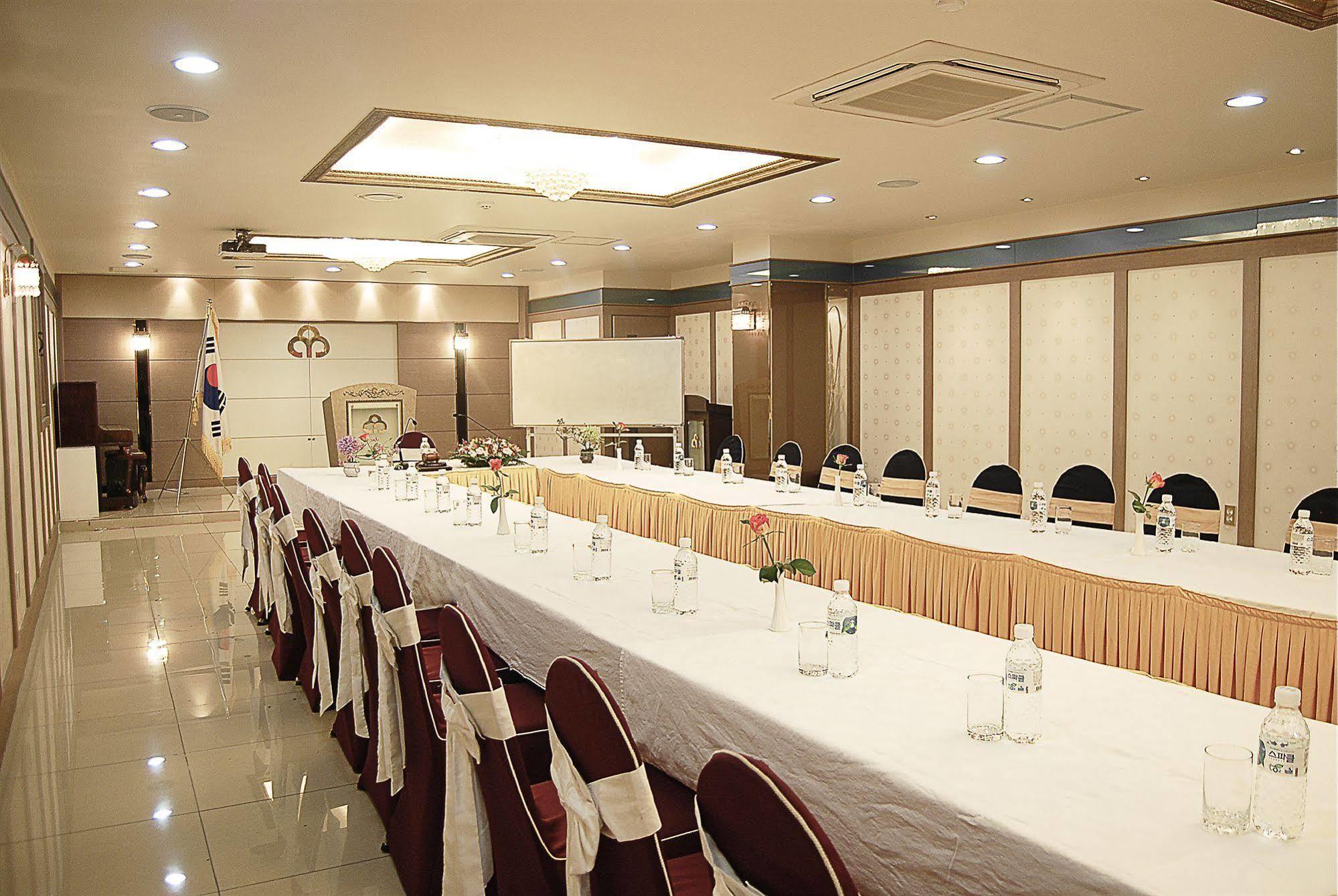 Arirang Tourist Hotel Changwon Extérieur photo